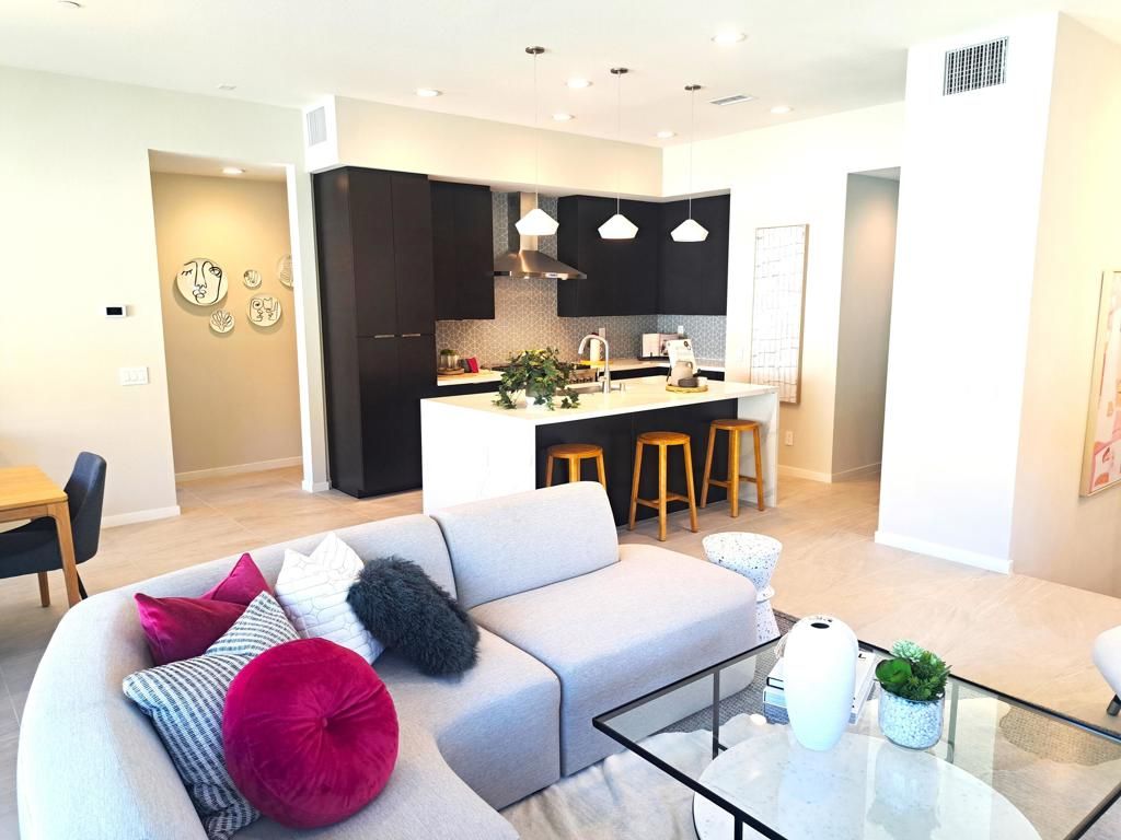Image 5 of property listing at 730 Obsidian Loop E, Palm Springs, CA 92264