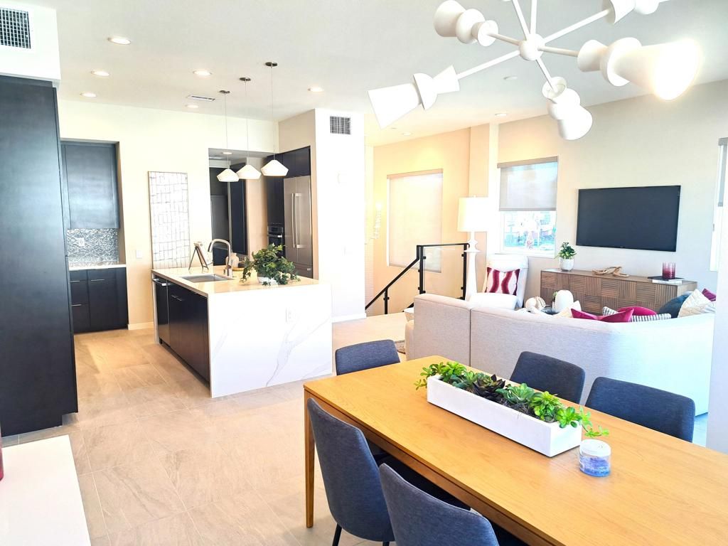 Image 6 of property listing at 730 Obsidian Loop E, Palm Springs, CA 92264