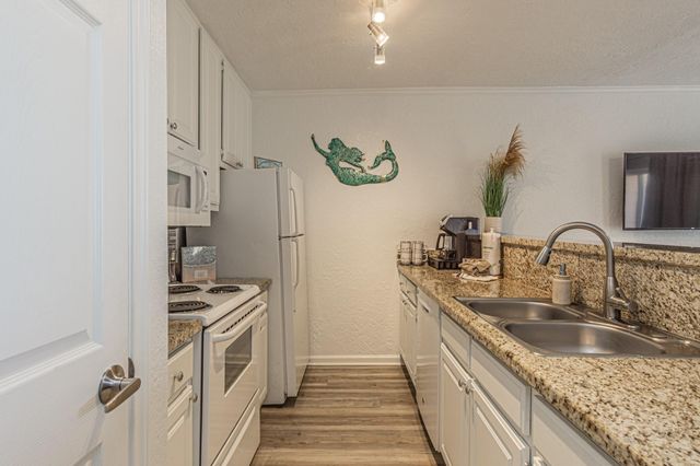 9520 Seawall Blvd 206, Galveston, TX 77554