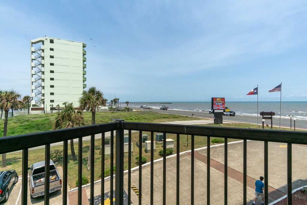 9520 Seawall Blvd 206, Galveston, TX 77554