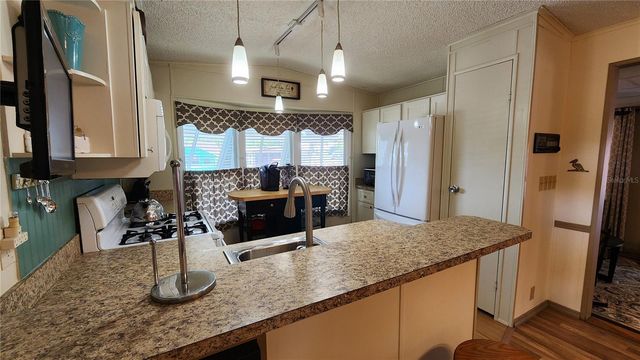 3300 26TH AVENUE E 102, Bradenton, FL 34208