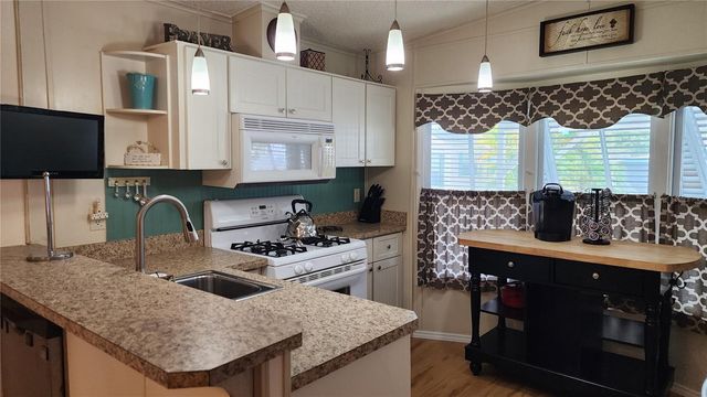 3300 26TH AVENUE E 102, Bradenton, FL 34208