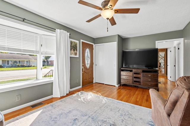 810 E Grace Street, Rensselaer, IN 47978