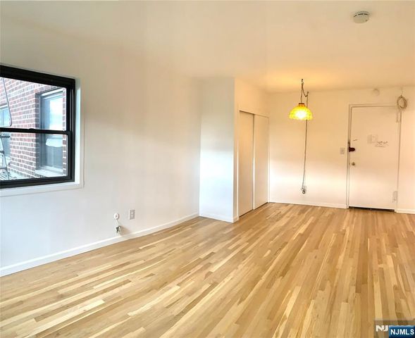 501 Linwood Drive 4, Fort Lee, NJ 07024