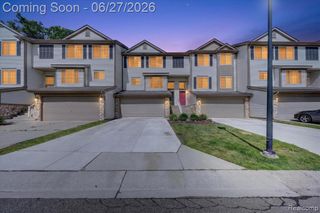 217 Oak Ridge Drive, Pontiac, MI 48341