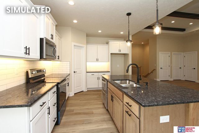 9335 Castle Pine Drive, Lincoln, NE 68516