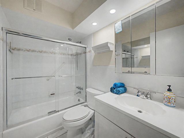 111 Doolen Court 104, North Palm Beach, FL 33408