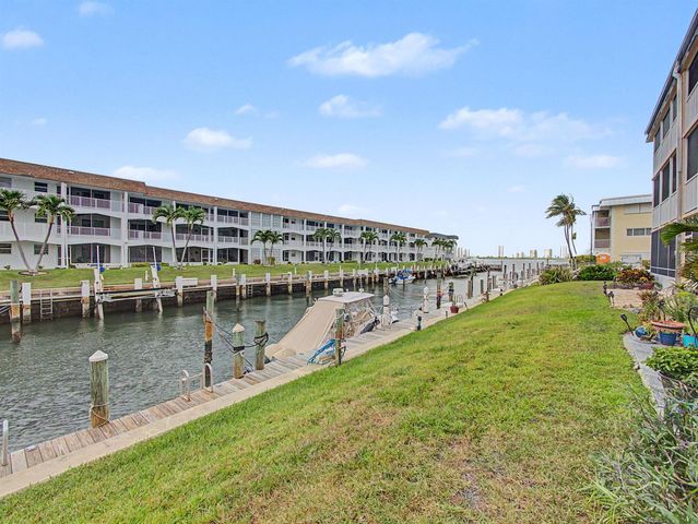 111 Doolen Court 104, North Palm Beach, FL 33408