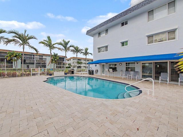 111 Doolen Court 104, North Palm Beach, FL 33408