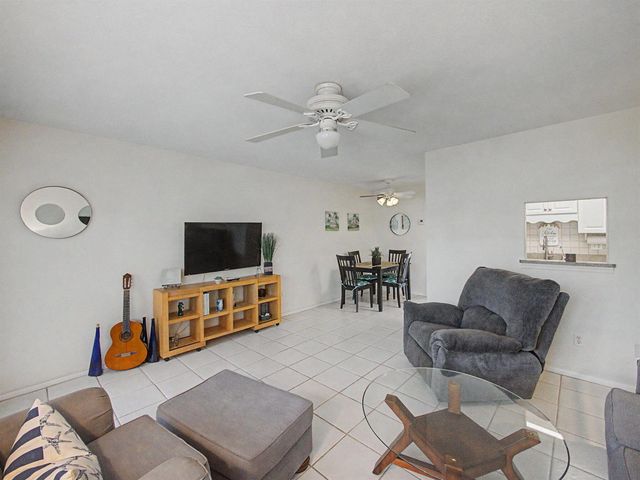 111 Doolen Court 104, North Palm Beach, FL 33408