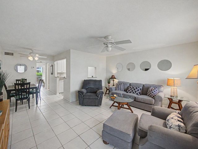111 Doolen Court 104, North Palm Beach, FL 33408