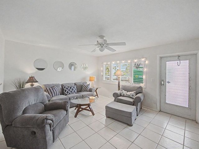 111 Doolen Court 104, North Palm Beach, FL 33408