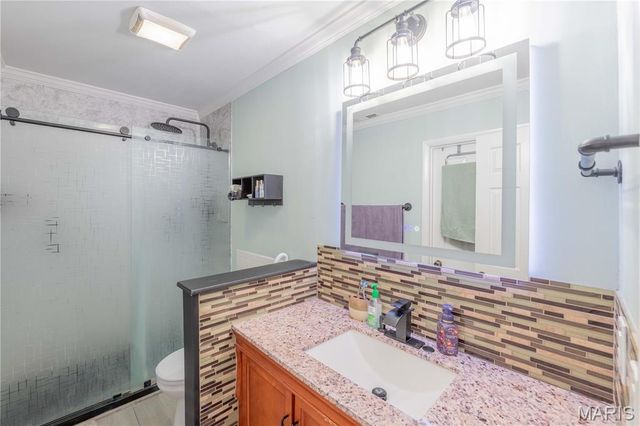 702 Saint Anthony Drive, Godfrey, IL 62035