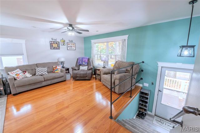 702 Saint Anthony Drive, Godfrey, IL 62035