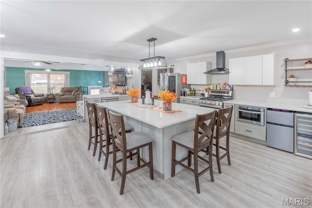 702 Saint Anthony Drive, Godfrey, IL 62035