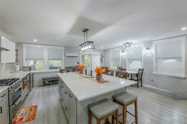 702 Saint Anthony Drive, Godfrey, IL 62035