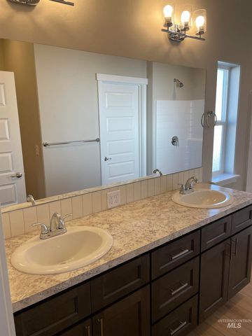 1264 Sunnybrook Ave, Twin Falls, ID 83301