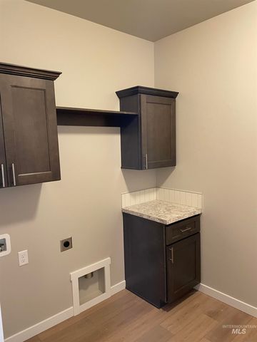 1264 Sunnybrook Ave, Twin Falls, ID 83301