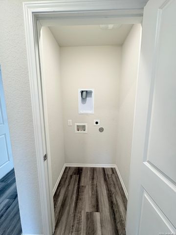 7022 Sunspot, San Antonio, TX 78109