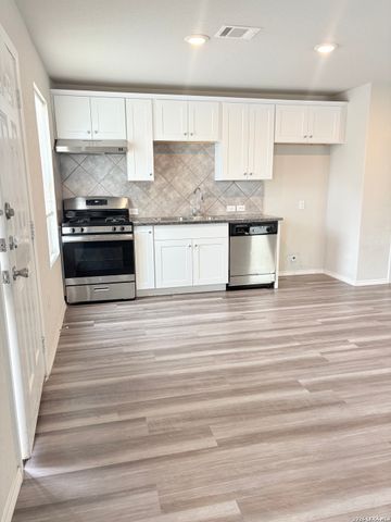 7022 Sunspot, San Antonio, TX 78109