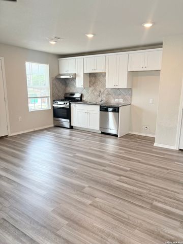 7022 Sunspot, San Antonio, TX 78109