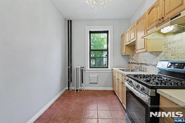 303 Hamilton Place A4, Hackensack, NJ 07601