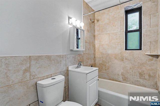 303 Hamilton Place A4, Hackensack, NJ 07601