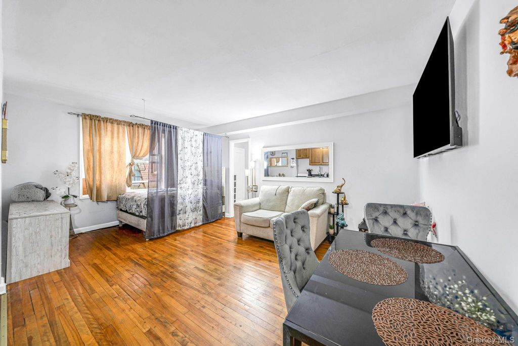 8611 34th Avenue 2N, Jackson Heights, NY 11372 — photo 2