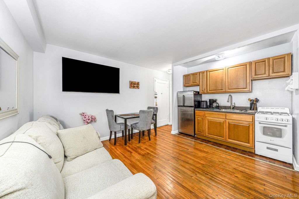 8611 34th Avenue 2N, Jackson Heights, NY 11372 — photo 4