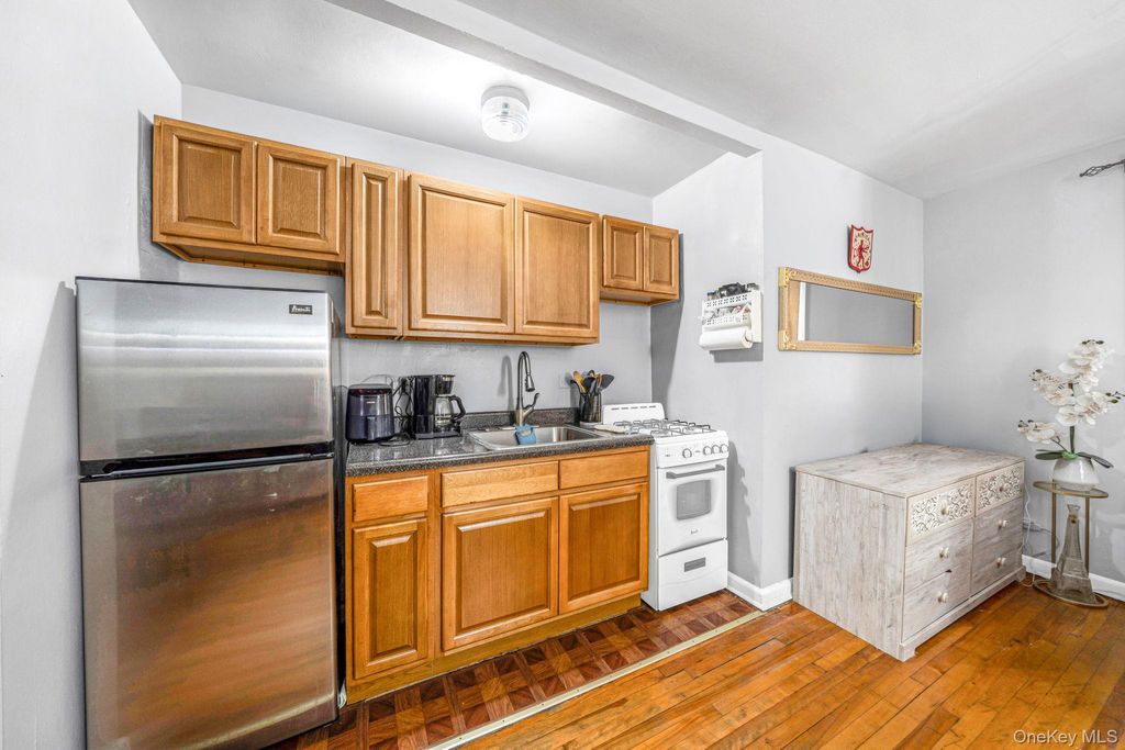 8611 34th Avenue 2N, Jackson Heights, NY 11372 — photo 5