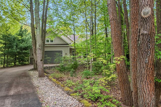 6834 Sherwood Trail, Fennville, MI 49408