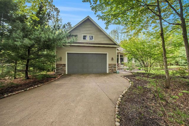 6834 Sherwood Trail, Fennville, MI 49408