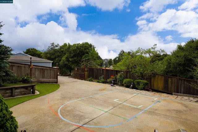 5260 A Sunset Dr, El Sobrante, CA 94803