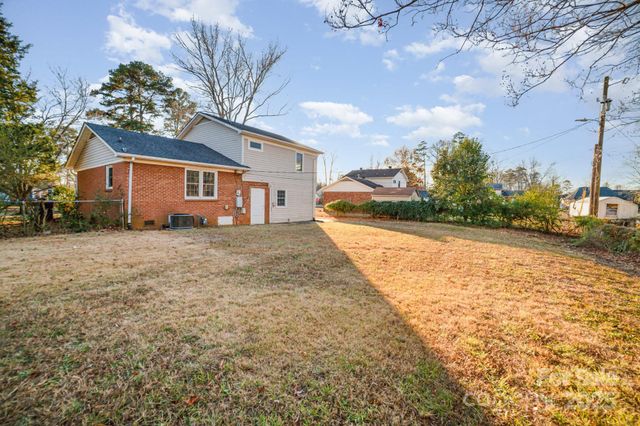 9926 Rockmeadow Drive, Charlotte, NC 28216