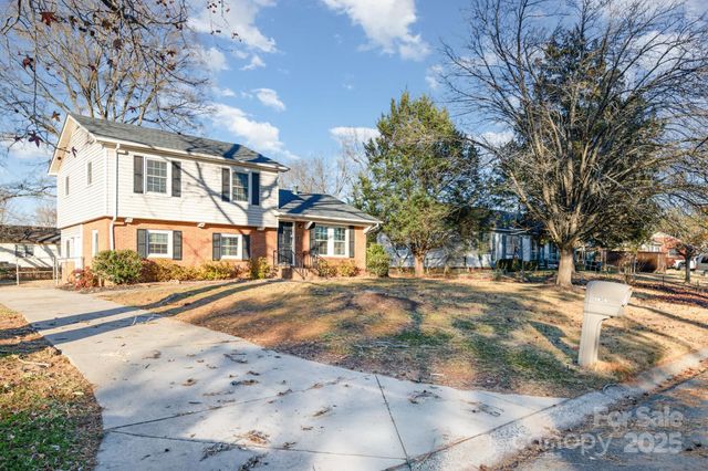 9926 Rockmeadow Drive, Charlotte, NC 28216