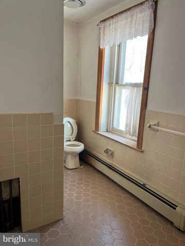 131 JEFFERSON ST, East Greenville, PA 18041