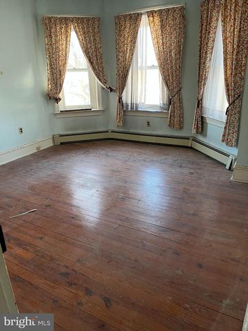 131 JEFFERSON ST, East Greenville, PA 18041