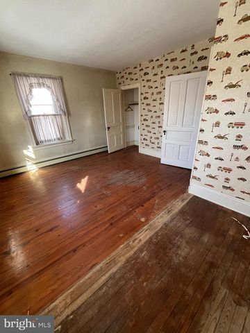 131 JEFFERSON ST, East Greenville, PA 18041