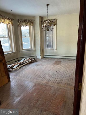 131 JEFFERSON ST, East Greenville, PA 18041