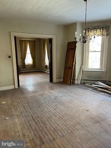 131 JEFFERSON ST, East Greenville, PA 18041