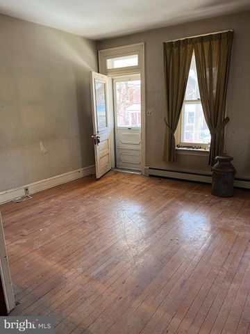 131 JEFFERSON ST, East Greenville, PA 18041