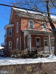 131 JEFFERSON ST, East Greenville, PA 18041