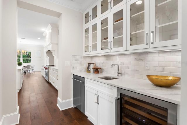 534 LADRONE AVENUE, Tampa, FL 33606