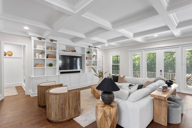 534 LADRONE AVENUE, Tampa, FL 33606