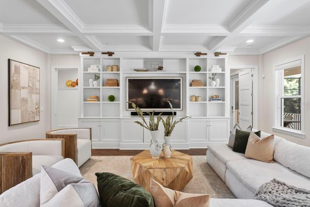 534 LADRONE AVENUE, Tampa, FL 33606