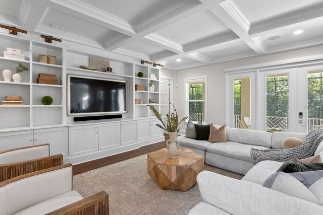 534 LADRONE AVENUE, Tampa, FL 33606