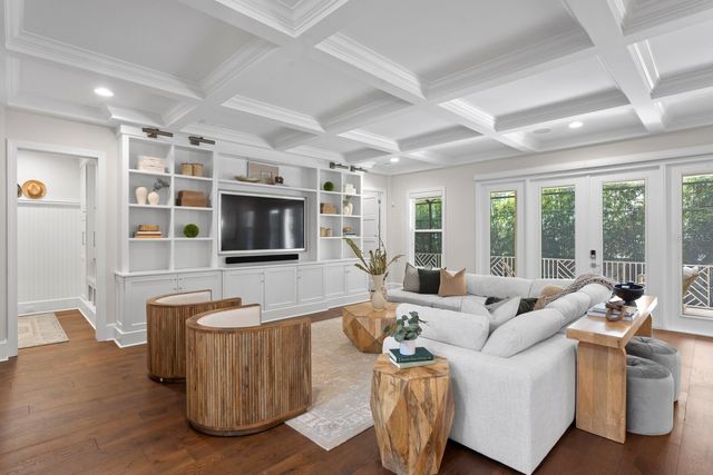 534 LADRONE AVENUE, Tampa, FL 33606