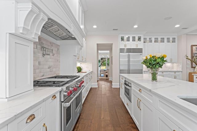 534 LADRONE AVENUE, Tampa, FL 33606