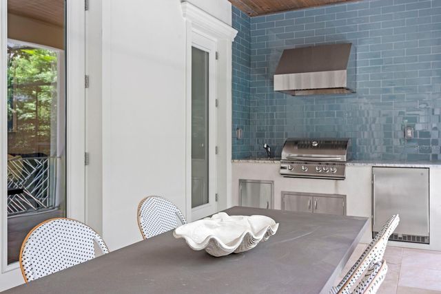 534 LADRONE AVENUE, Tampa, FL 33606