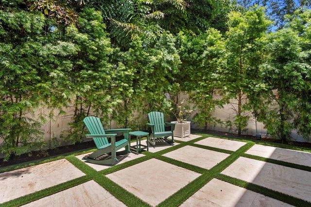 534 LADRONE AVENUE, Tampa, FL 33606